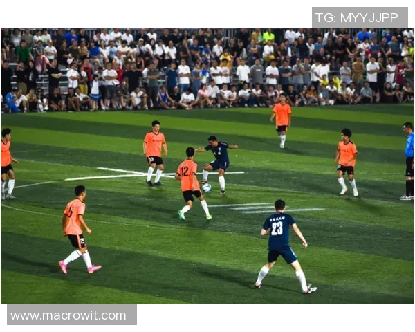 足球明星夏季训练服色彩解析与流行趋势探讨