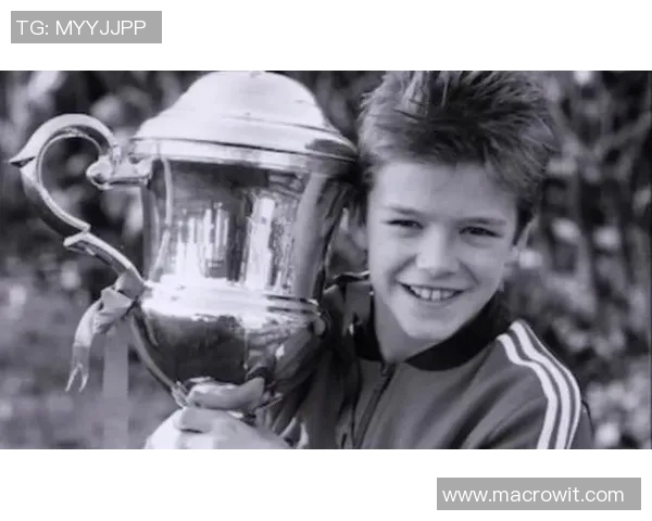 38岁退役足球明星的传奇人生与未来发展之路探索 38岁退役足球明星的传奇人生与未来发展之路探索