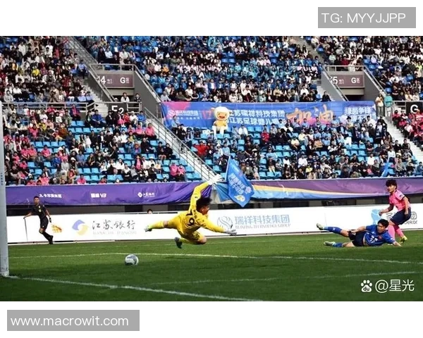 美娜心目中的足球偶像与他在绿茵场上的传奇故事