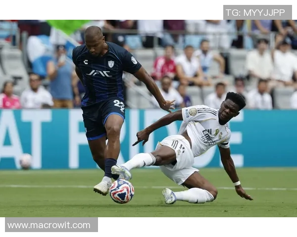 亚特兰大与帕丘卡的精彩对决揭示足球战术与团队合作的魅力 亚特兰大与帕丘卡的精彩对决揭示足球战术与团队合作的魅力