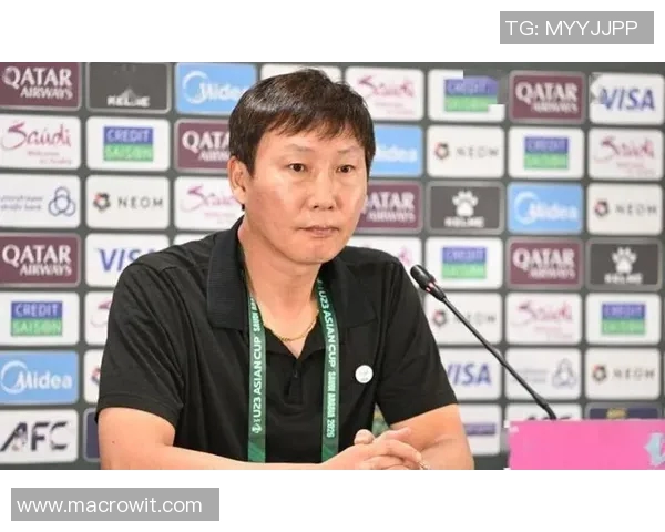 国足教练因战绩不佳被停职球迷期待新任教练带来改变